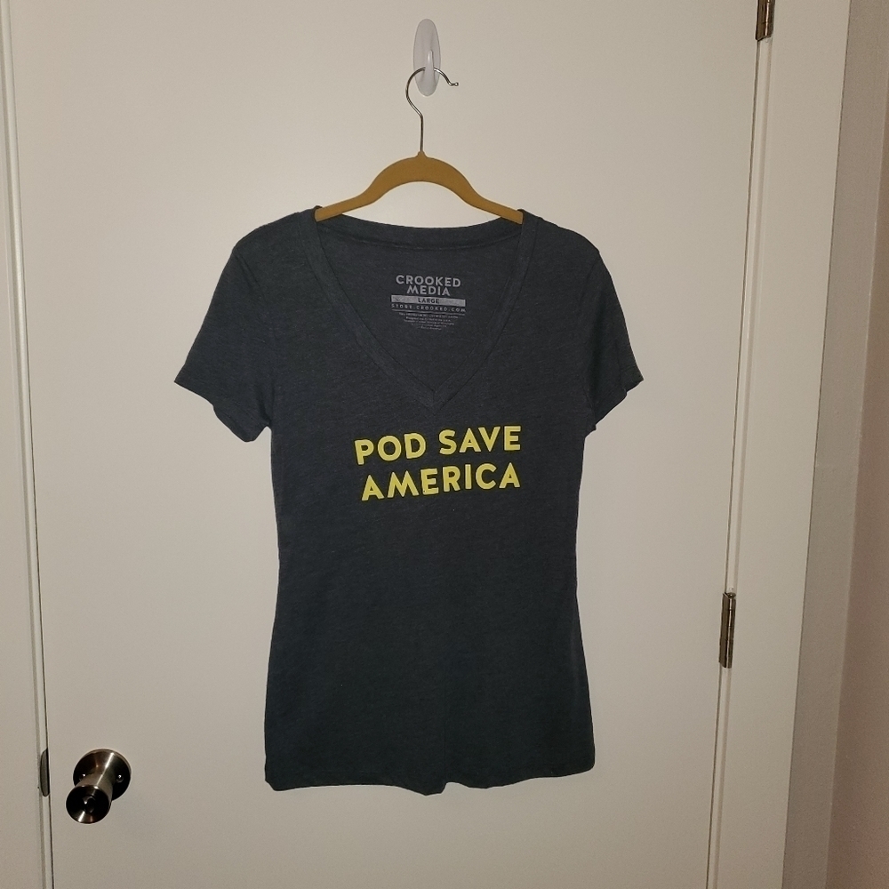 𝅺CROOKED Media "Friend of the Pod" v-neck t-shirt - Picture 2 of 7